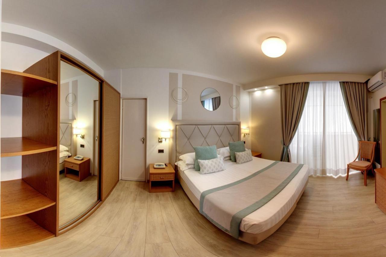Raffaelli Park Hotel Форте дей Марми Стая снимка
